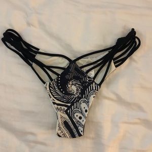 SL strappy bikini bottoms